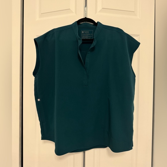 Figs Tops - FIGS Rafaela Oversized Scrub Top - Caribbean Blue
